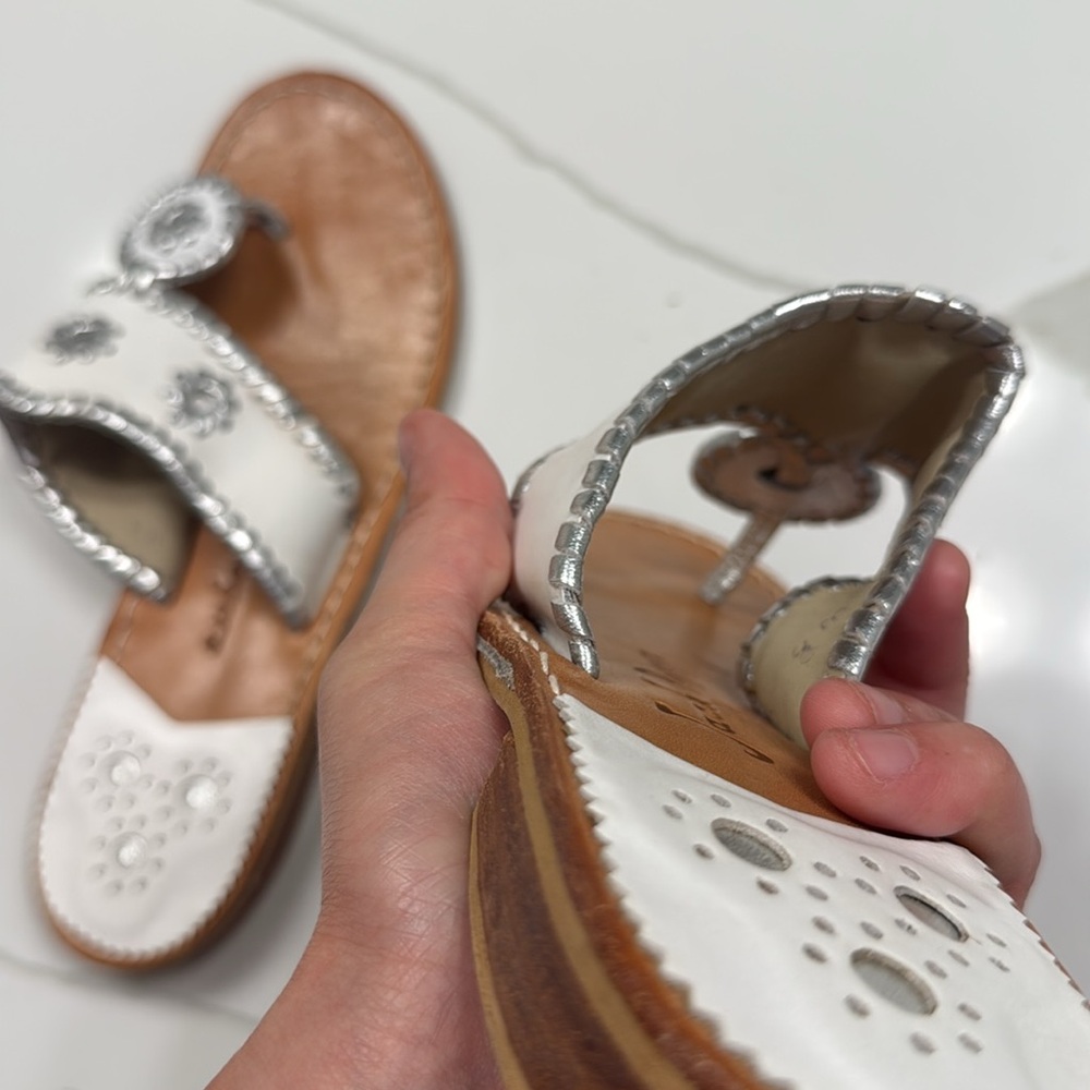 Jack Rogers Sandals Womens 8 White Silver Slip On Thong Flats Preppy Coastal - Picture 9 of 9